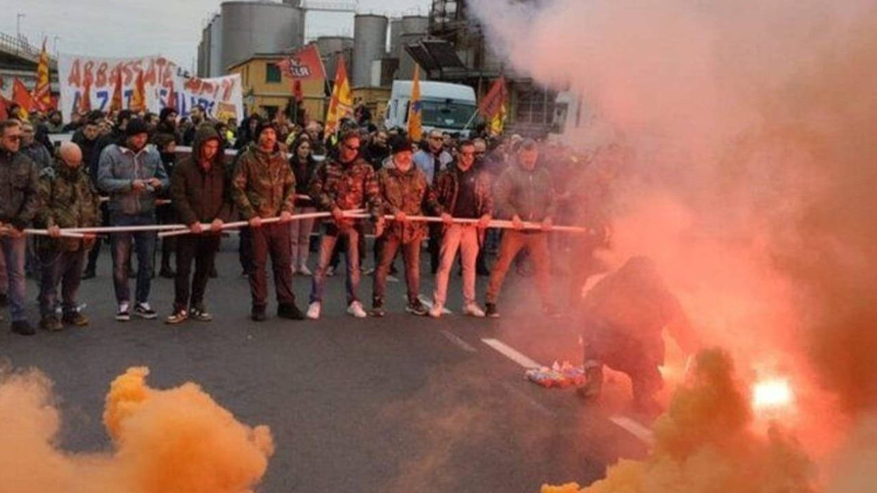 İtalyan liman işçileri İsrail'e silah taşıyan Suudi gemisini engelledi