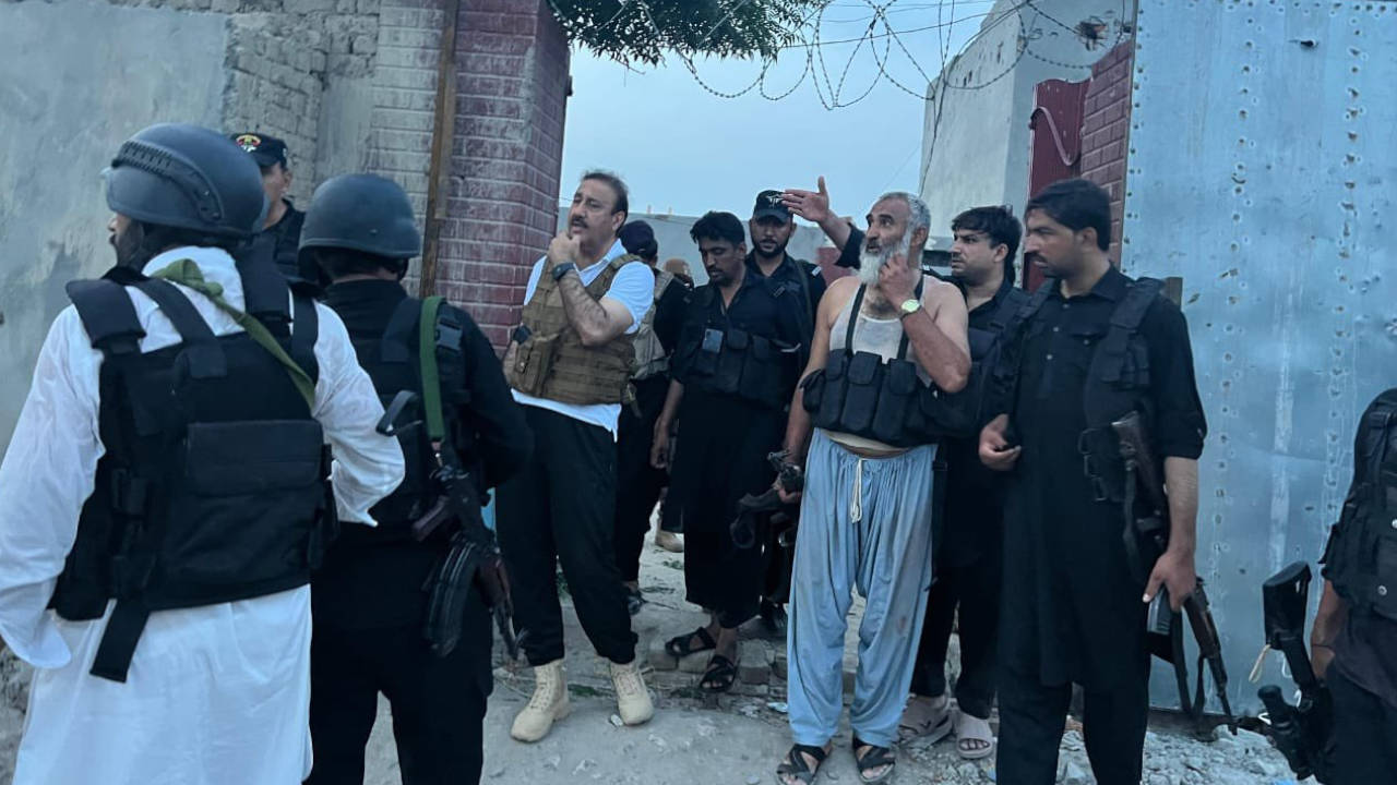 Pakistan'da 'Bağımsızlık Günü'nde düzenlenen saldırılarda 6 polis öldü