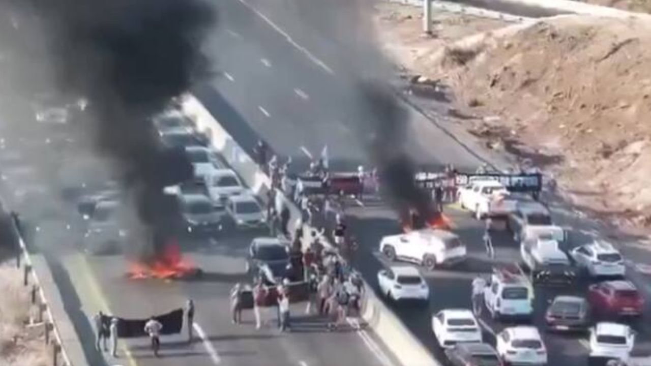 İsrail'de sokaklara dökülen on binlerce kişi savaşın sona ermesini talep etti