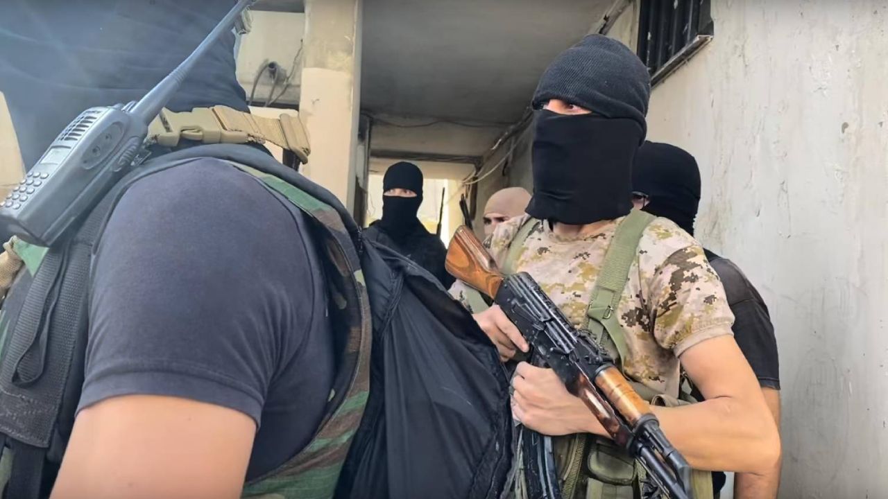 Lübnan ordusu Filistinli grupları silahsızlandırmaya başladı