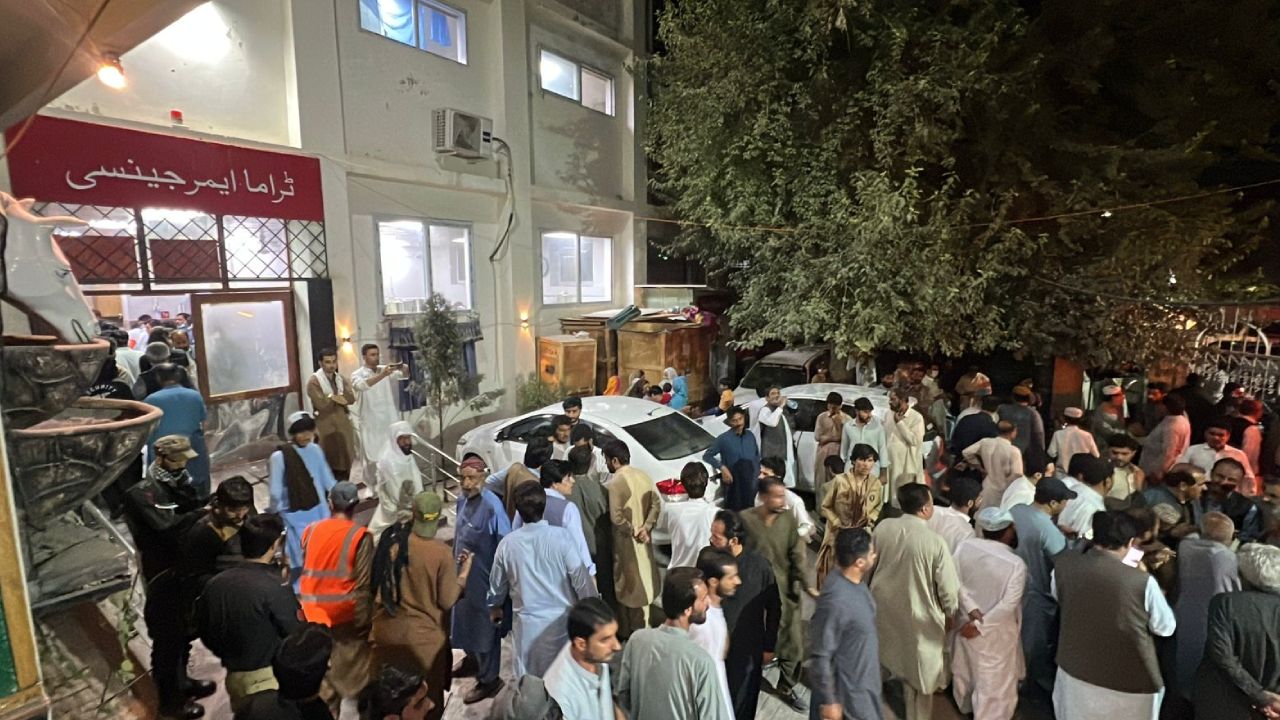 IŞİD Pakistan'da Beluç grubun mitingine bombalı saldırı düzenledi: 15 ölü