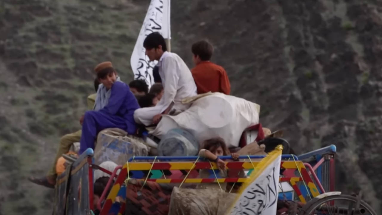 Pakistan deprem sonrasında da Afganları sınır dışı etmeyi sürdürüyor