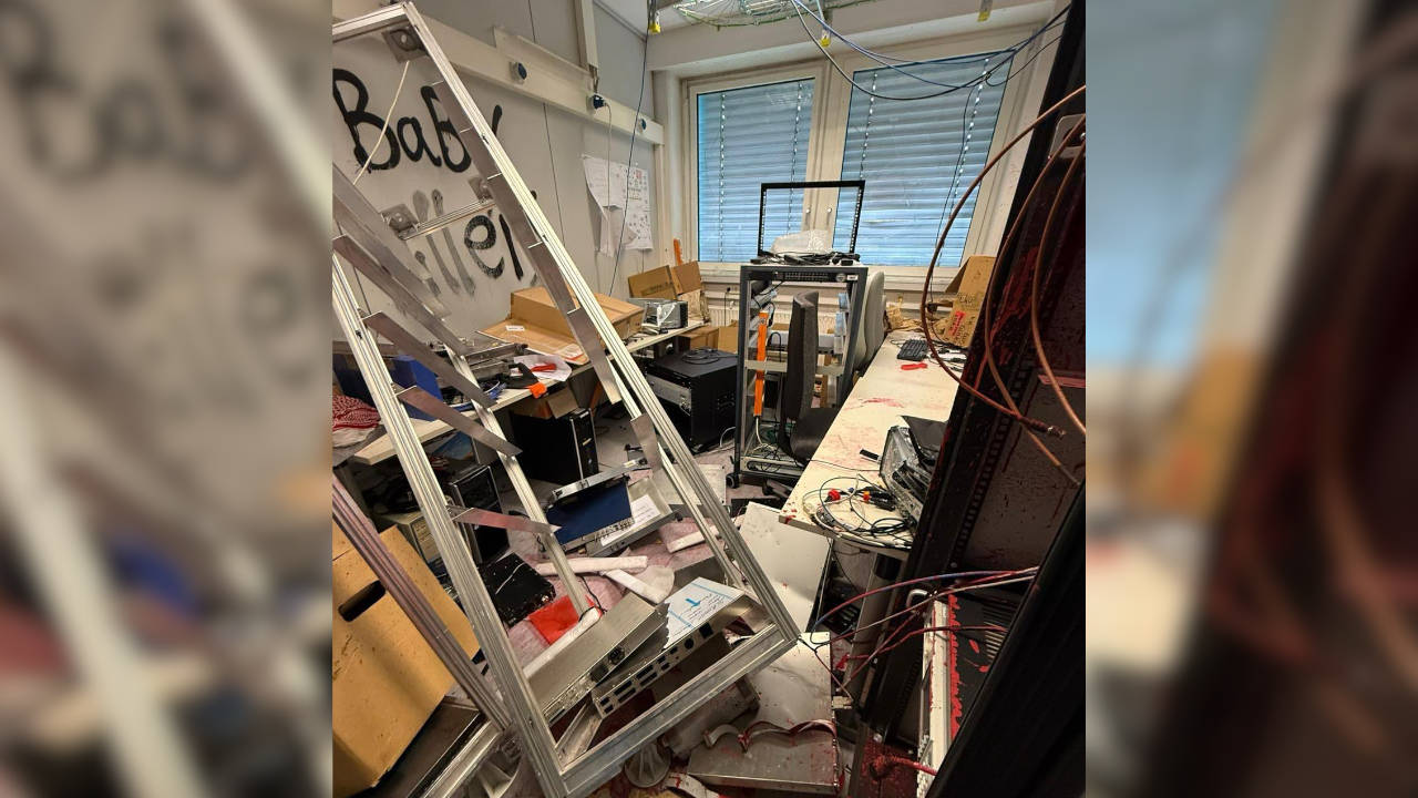 Aktivistler İsrailli silah şirketinin Almanya'daki ofisini bastı