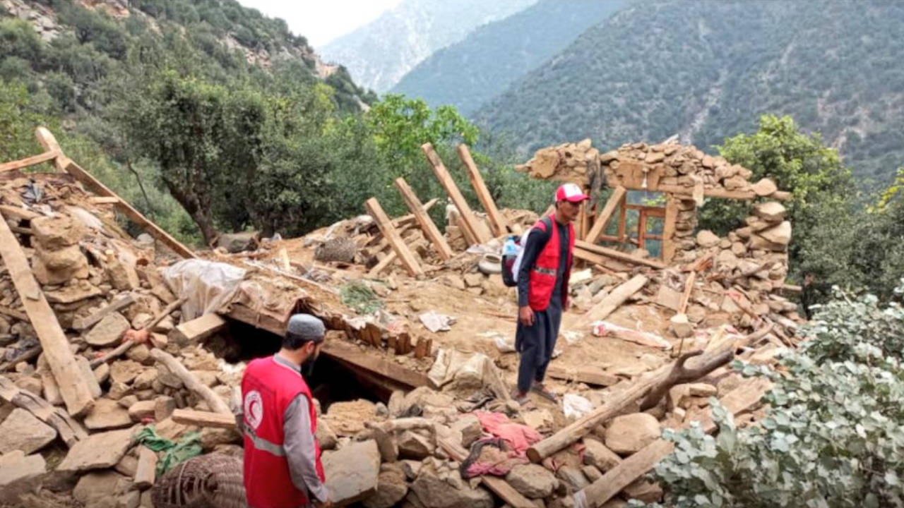 Afganistan depreminde 49 köyde 5230 ev yıkıldı