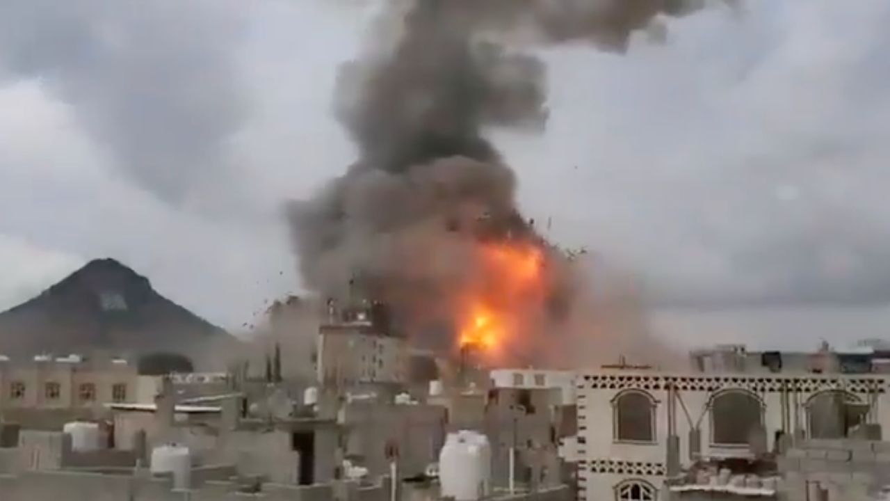 İsrail Yemen'in başkenti Sana'yı bombaladı