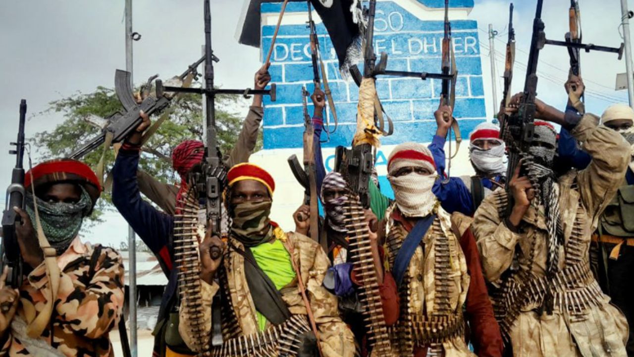 Somali'de Eş Şebab'dan askeri üslere eş zamanlı baskın