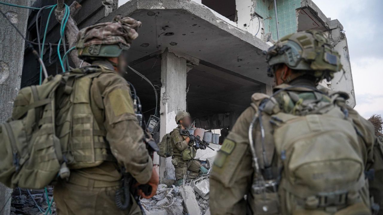 İsrail Gazze kent merkezine yönelik kara saldırısını başlattı