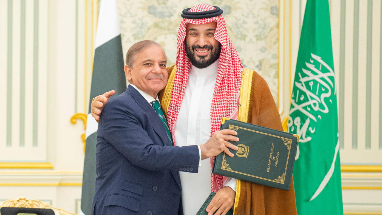 Suudi Arabistan ve Pakistan ortak savunma anlaşması imzaladı