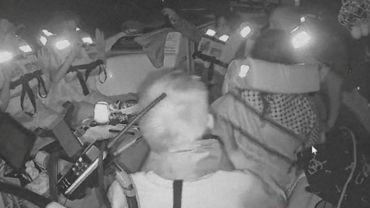 Sumud Filosu'ndan bir gemi Gazze karasularına ulaştı