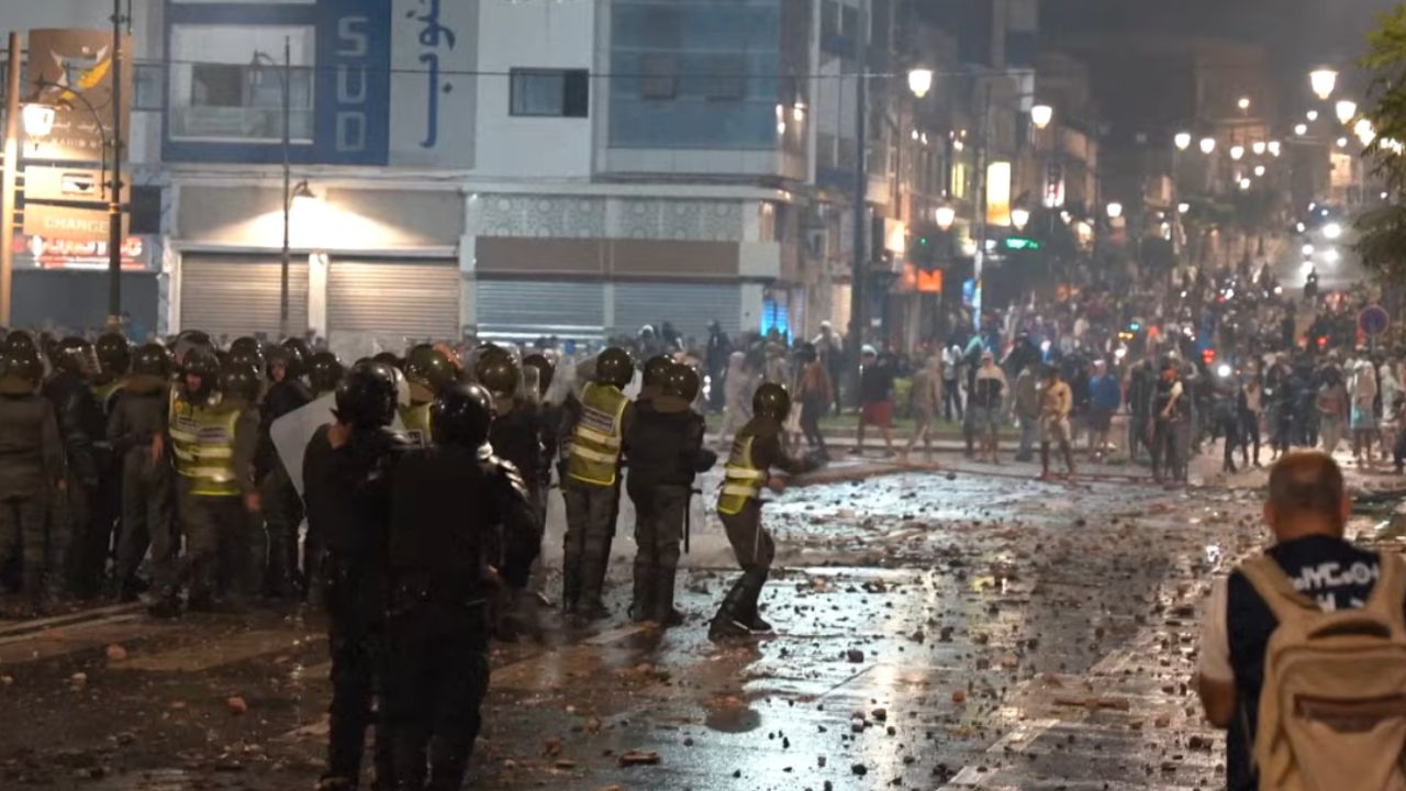 Fas protestolarla sarsılıyor: İki ölü, yüzlerce gözaltı