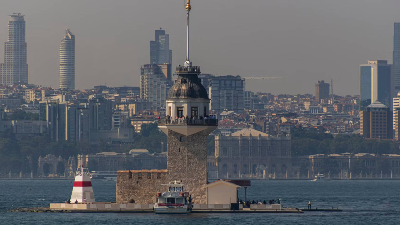 İstanbul 5 büyüklüğündeki depremle sallandı