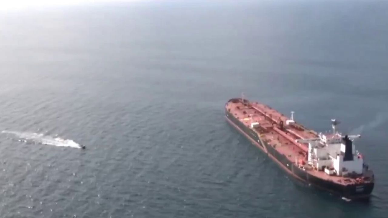 Fransız ordusu Rus petrol tankerine el koydu