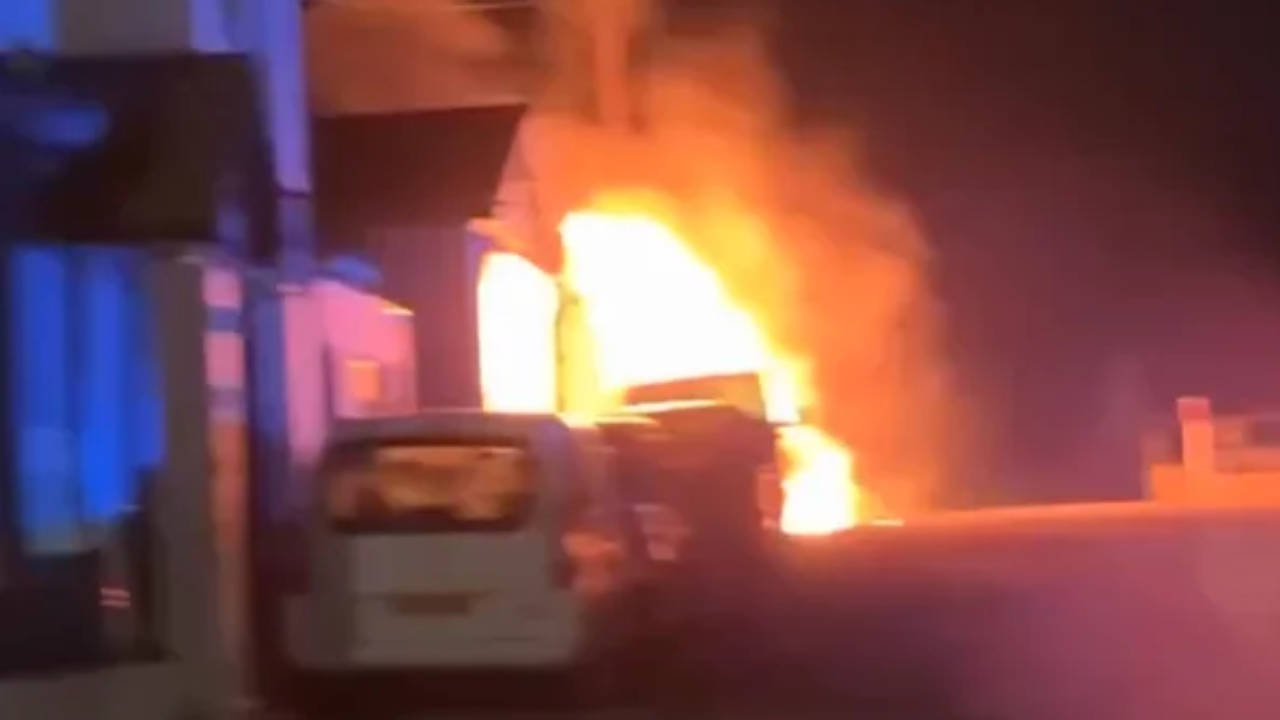 İngiltere'de bir cami kundaklandı