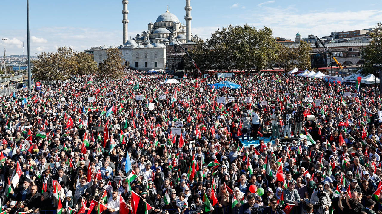 İstanbul'da binlerce kişi Gazze'ye destek için yürüdü