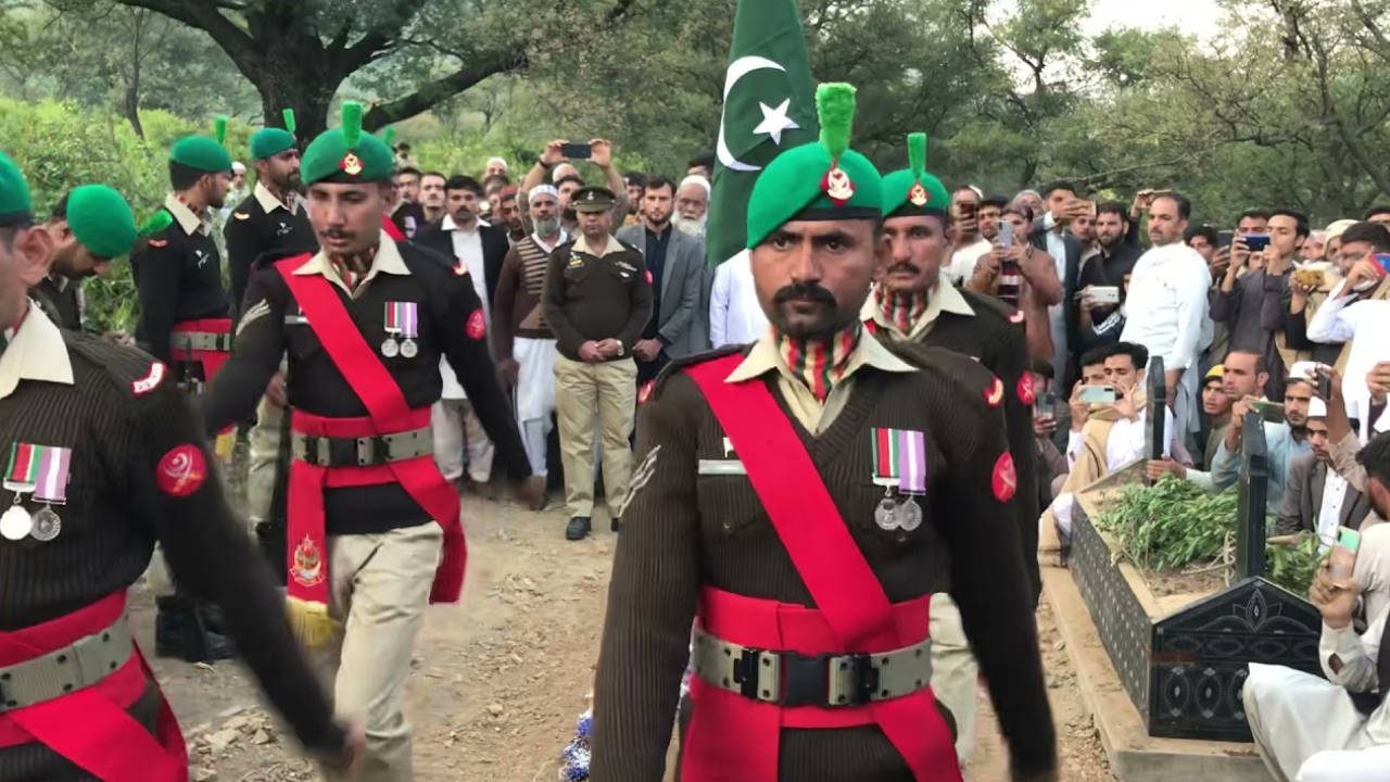 Pakistan'da ordu konvoyuna saldırı: 11 ölü