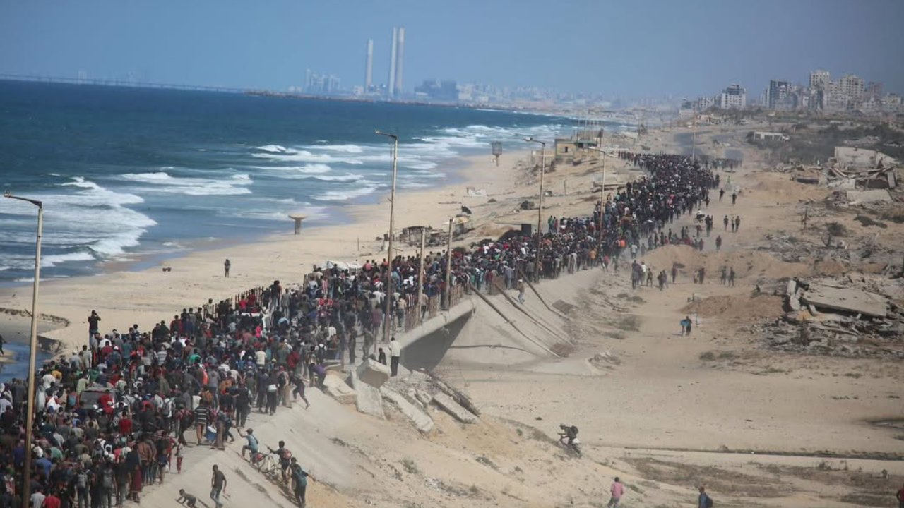 İsrail'in çekilmesinin ardından Gazze halkı evlerine dönüyor