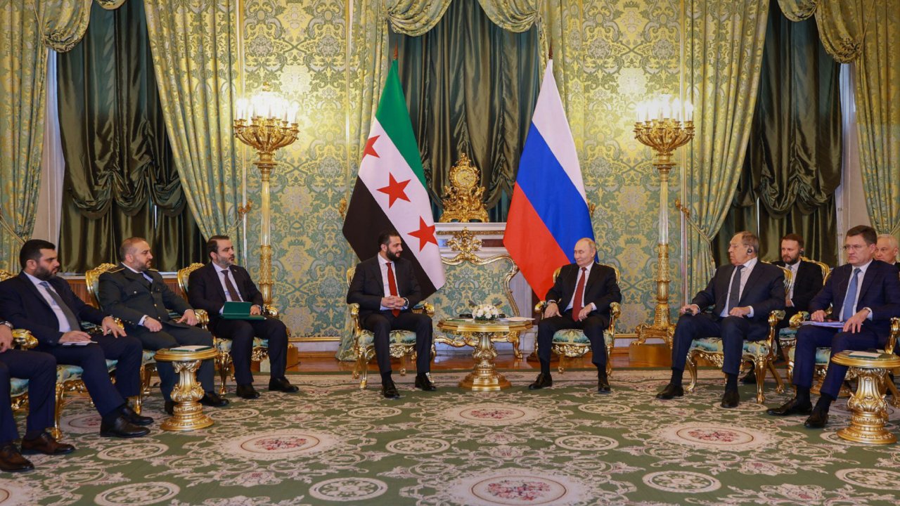 Şara ile Putin Moskova'da bir araya geldi