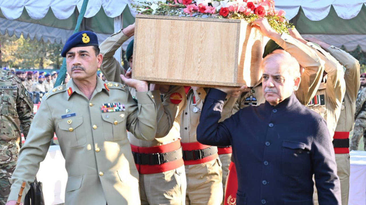 Güney Veziristan'daki saldırıda 10 Pakistan askeri öldü