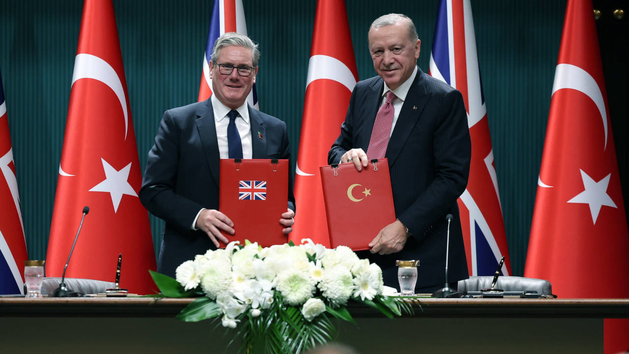 Türkiye ile İngiltere 10.7 milyar dolarlık Eurofighter anlaşmasına imza attı