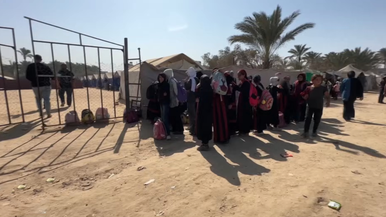 Gazze'de İsrail soykırımı sonrasında çocuklar okula dönmeye başladı