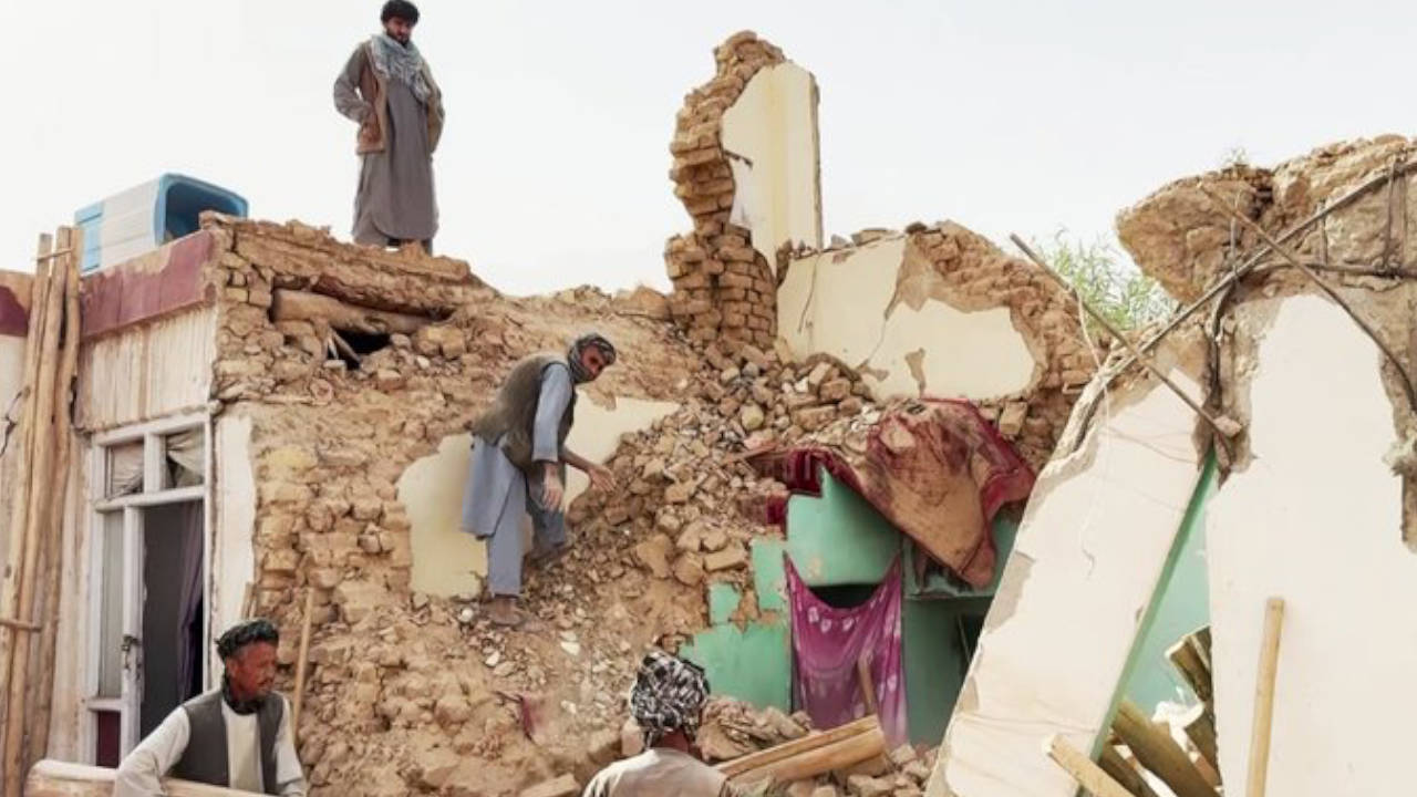 Afganistan'ın kuzeyini vuran depremde en az 20 kişi öldü, yüzlerce kişi yaralandı