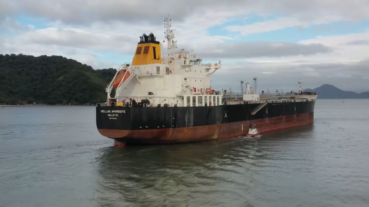 Somalili korsanlar bir gemiyi alıkoydu