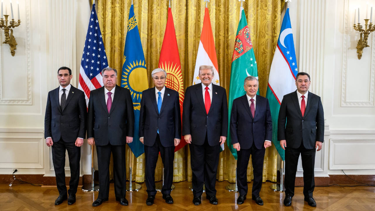 Trump Orta Asya liderlerini nadir toprak elementleri için Beyaz Saray'da topladı