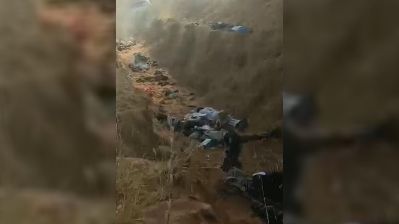 Sudan'da BAE destekli milisler cesetleri yakıyor, toplu mezarlara gömüyor