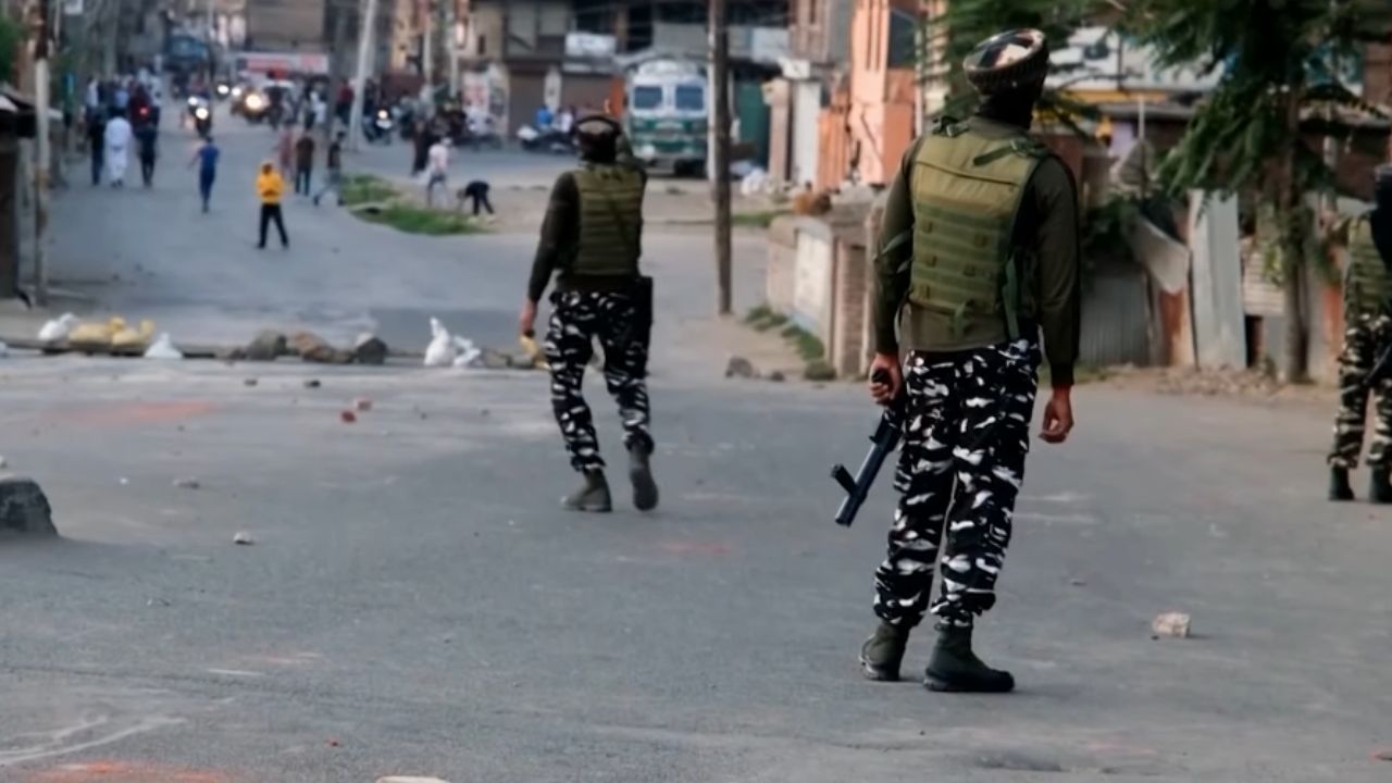 Hint işgal güçleri Keşmir'de Cemaat-i İslami'ye operasyon düzenledi