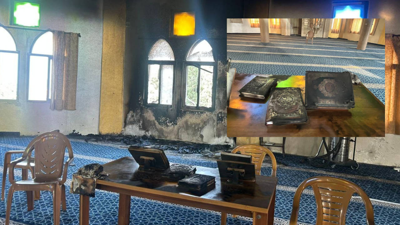 Yahudiler Batı Şeria'da bir camiyi ateşe verdi, duvarına yazılar yazdı: "Kınamaya devam edin"