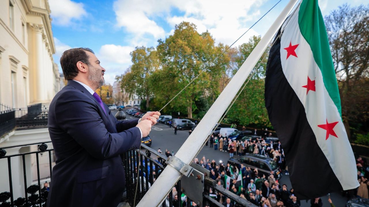 Londra'daki Suriye Büyükelçiliği yeniden açıldı