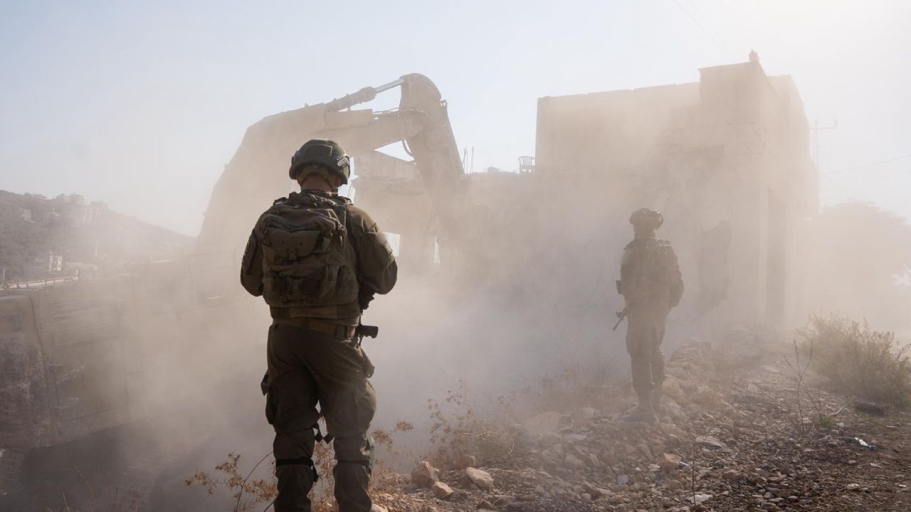 İsrail Gazze'de yıkımı sürdürüyor, saldırıları yeniden başlatmaya hazırlanıyor