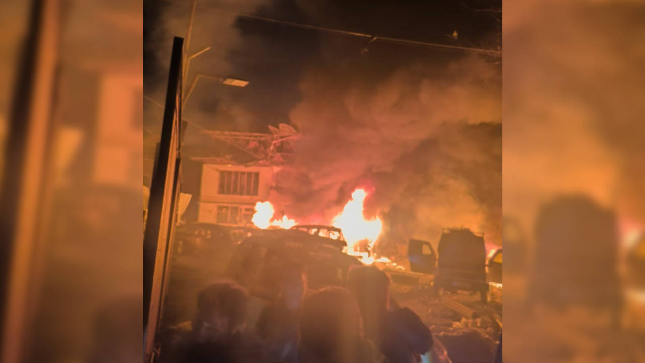 Keşmir'de bir karakolda yaşanan patlamada 13 Hint polisi öldü