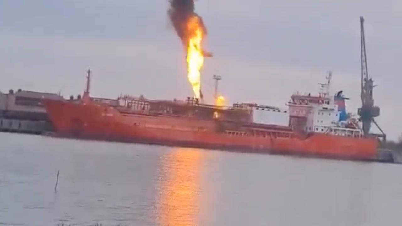 Rusya Ukrayna limanındaki Türk tankerini vurdu