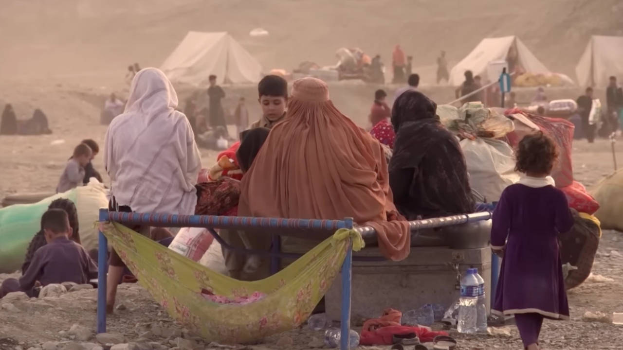 Türkiye, İran ve Pakistan 1 ayda 284 bin Afganı sınır dışı etti