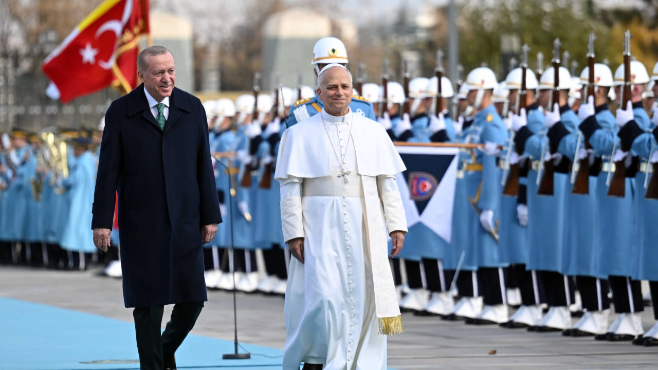 Papa Leo'nun Türkiye ziyareti "yeni haçlı seferi" komplo teorilerine ilham oldu