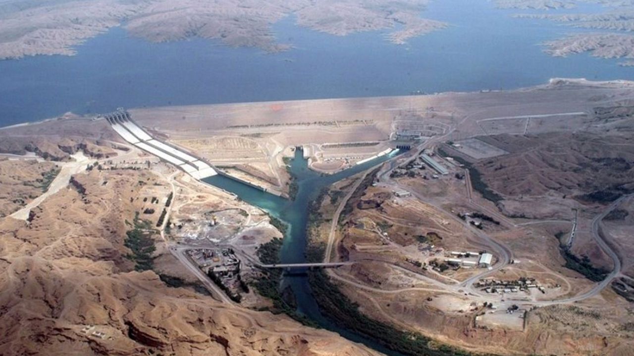 İran'ın en büyük barajlarından biri kuraklık nedeniyle devre dışı kaldı