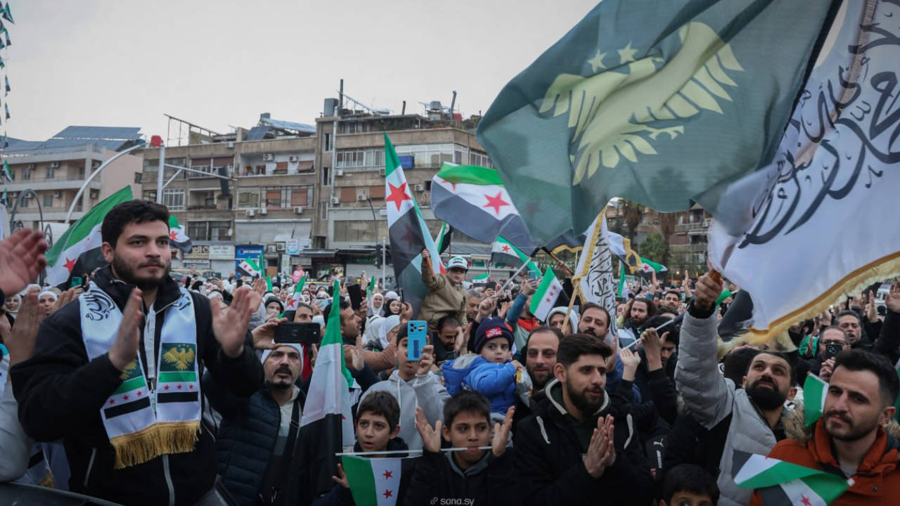 Esed'in devrilmesinden bu yana geçen bir yılda kaç Suriyeli evine döndü?