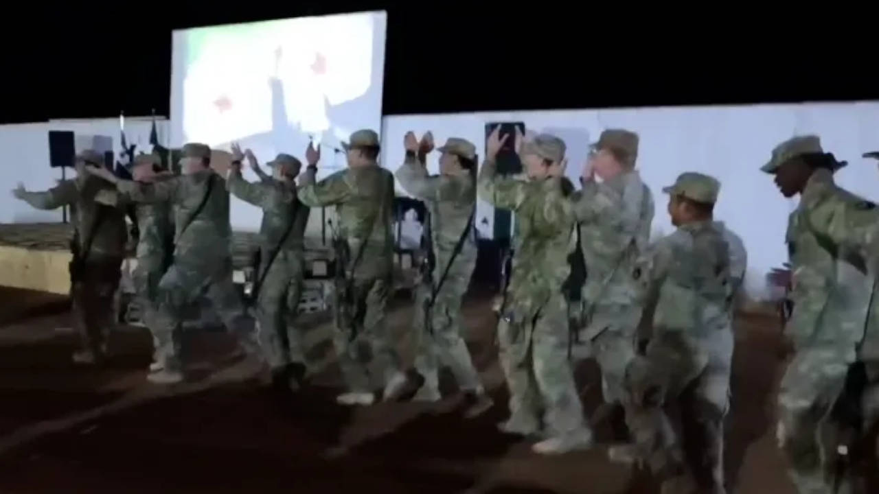 Suriyedeki Amerikan askerleri "Kurtuluş Günü" kutlamalarına katıldı