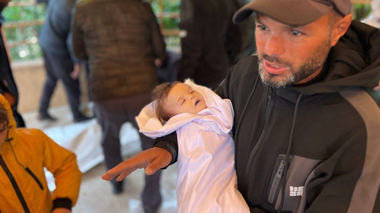 Gazze'de bir bebek şiddetli soğuk sebebiyle can verdi