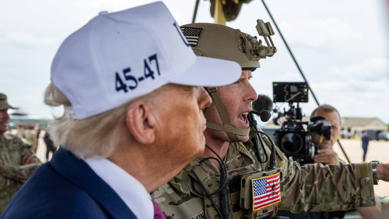 Trump 2025 yılında kaç ülkeyi bombaladı?