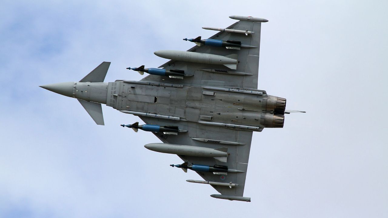 İngiltere ve Fransa, Suriye'de hava saldırısı düzenledi