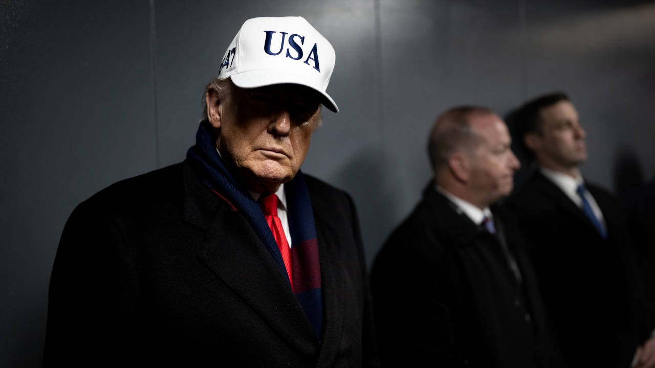 Trump Grönland'ı almak için askeri operasyonu değerlendiriyor