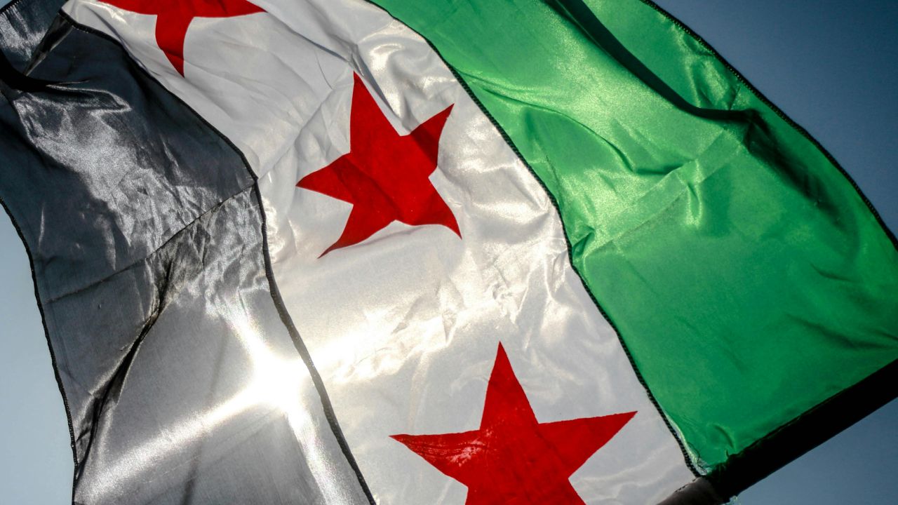 Suriye Lübnan'dan devrik Esed rejimine bağlı subayların iadesini istedi