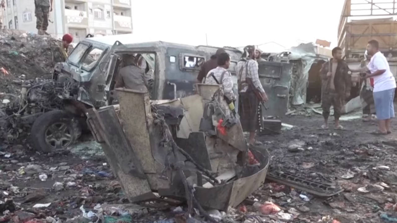 Yemen'de askeri konvoya düzenlenen bombalı saldırıda beş kişi öldü