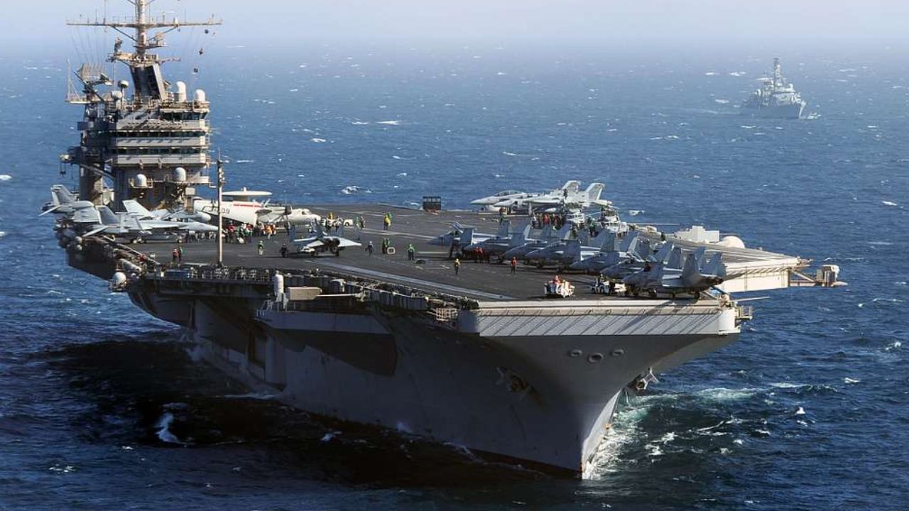 Trump: Büyük bir donanma filomuz İran'a doğru ilerliyor