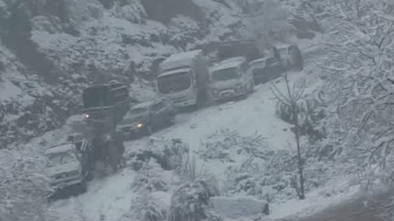 Pakistan ordusu Tirah Vadisi'ndeki Peştunları göçe zorluyor