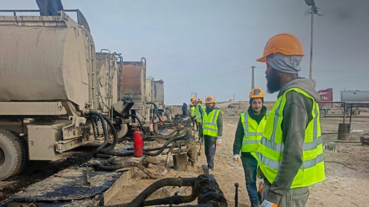 Suriye, ele geçirilen sahalarda petrol çıkarmaya başladı