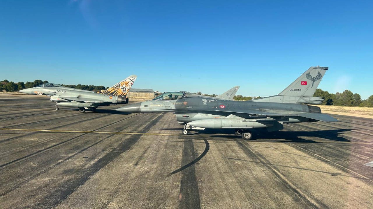 Türkiye Somali'ye F-16 konuşlandırdı