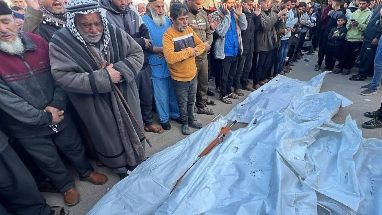 İsrail'in Gazze'deki saldırılarında 12 Filistinli hayatını kaybetti